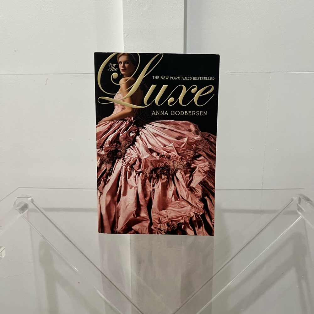 The Luxe by Anna Godbersen Book